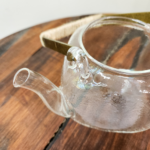 TETERA DE VIDRIO CON ASA COBRE - Imagen 4