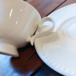 TAZA Y PLATO LUXE BLANCO 90 ML - Imagen 2