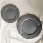 PLATOS ABU DHABI GRIS BORDE DORADO