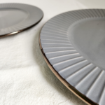 PLATOS ABU DHABI GRIS BORDE DORADO - Imagen 5