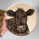 BANDEJA CIRCULAR DE CERÁMICA VACA