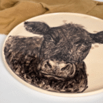 BANDEJA CIRCULAR DE CERÁMICA VACA - Imagen 2