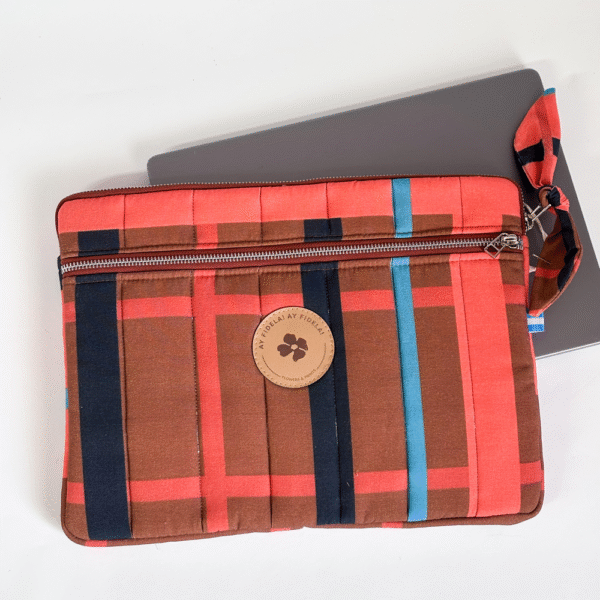 FUNDA NOTEBOOK 14" HAPPY ESCOCÉS