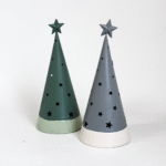 ADORNO PINO METAL CON ESTRELLAS Y LUZ 30 CM