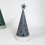 ADORNO PINO METAL CON ESTRELLAS Y LUZ 30 CM - Imagen 6