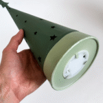 ADORNO PINO METAL CON ESTRELLAS Y LUZ 30 CM - Imagen 3