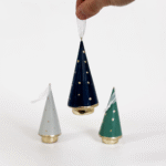 ADORNO PINO CON COPOS 12CM