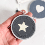 ADORNO CÍRCULO MADERA AZUL - Imagen 4