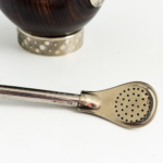 BOMBILLA ARTESANAL DISEÑO GALLO GRABADO - Imagen 4