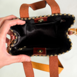 CARTERA MINIBAG MEXICO ROMBOS DORADOS Y NEGROS - Imagen 3