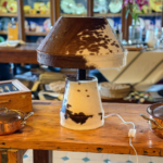 LÁMPARA HONGO DE CUERO CON PIEL DE VACA MARRÓN
