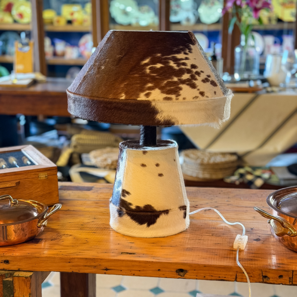 LÁMPARA HONGO DE CUERO CON PIEL DE VACA MARRÓN