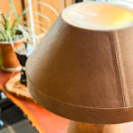 LÁMPARA HONGO DE CUERO MARRÓN - Imagen 3