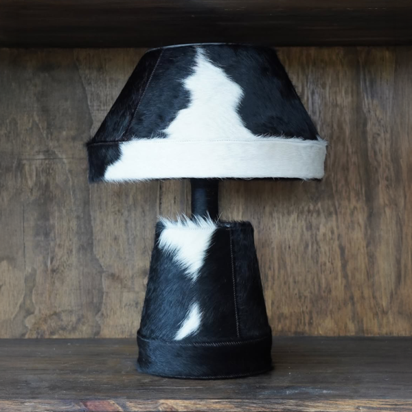 LÁMPARA HONGO DE CUERO CON PIEL DE VACA NEGRA