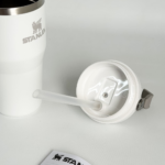 BOTELLA STANLEY FLIP STRAW 2.0 591ML FROST - Imagen 3