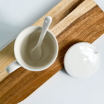 TAZA CON TAPA Y CUCHARA LINES 300ML - Imagen 2