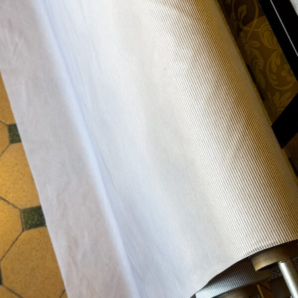 TELA MANTEL ANTIMANCHAS POR MEDIO METRO - LINES BEIGE